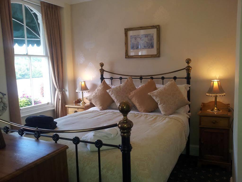 Dolphin Guest house 4*