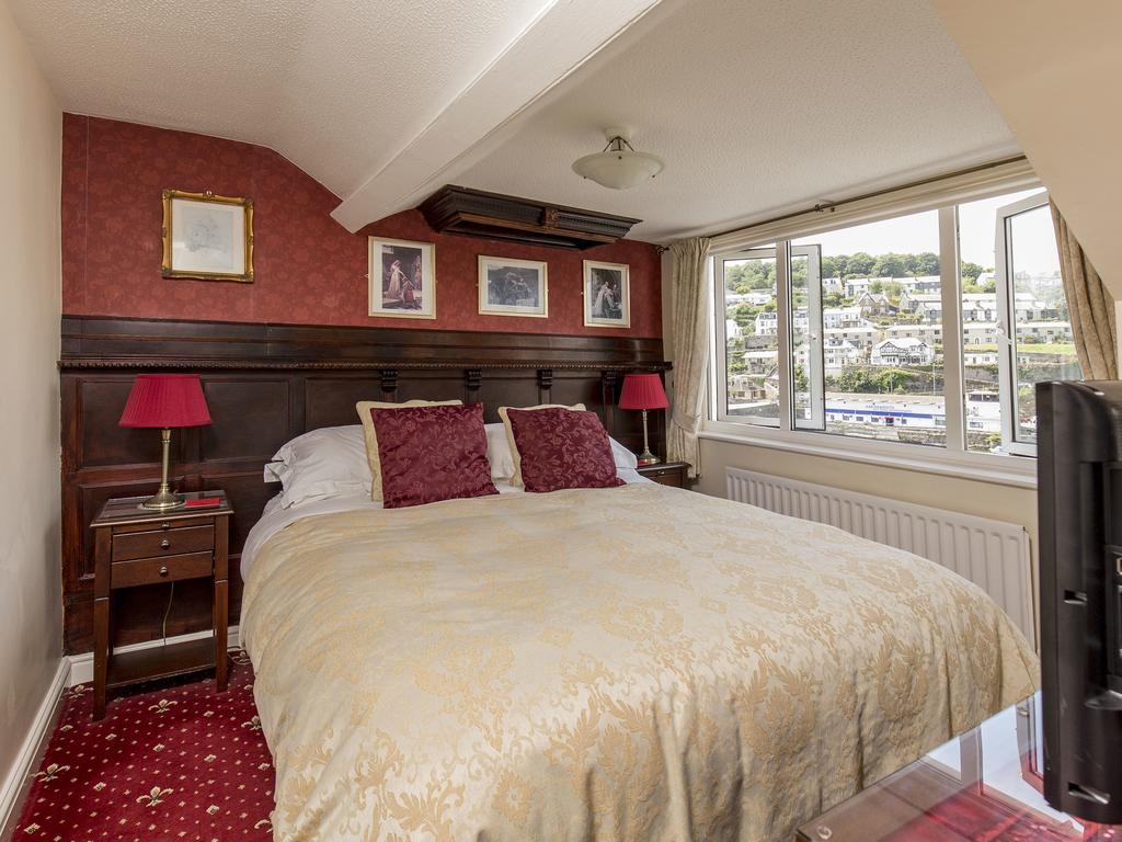 Dolphin 4* Looe
